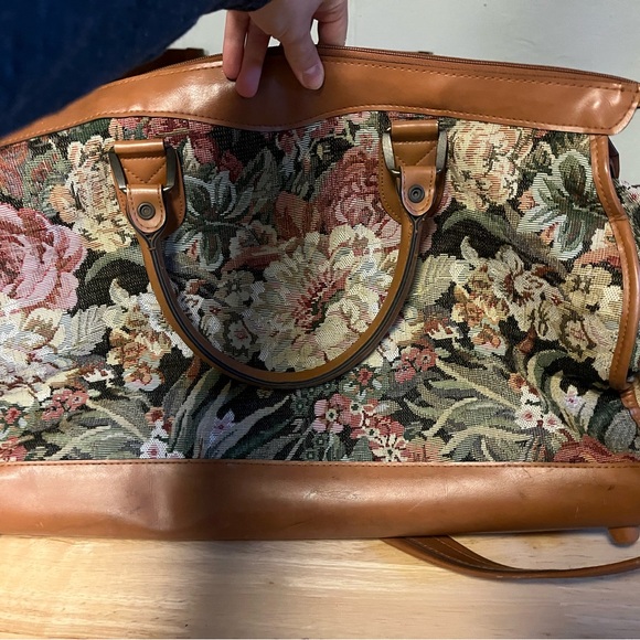 ‼️CLEANOUT SALE‼️Vintage Floral Duffle Bag - Picture 2 of 6